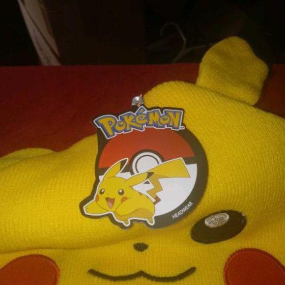 Pikachu Beanie Hat Pokemon Nintendo Headwear Pokeball BioWorld 2015 NWT - Picture 2 of 2